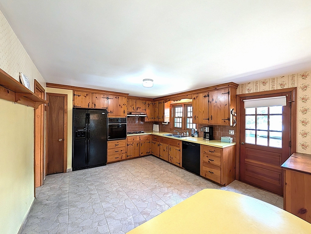 1 Louise Street Maynard, MA 01754 - Photo 13 of 41
