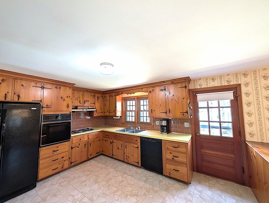 1 Louise Street Maynard, MA 01754 - Photo 10 of 41