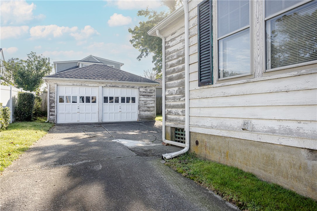 105 West Main Road Middletown, RI 02842 - Photo 2 of 28