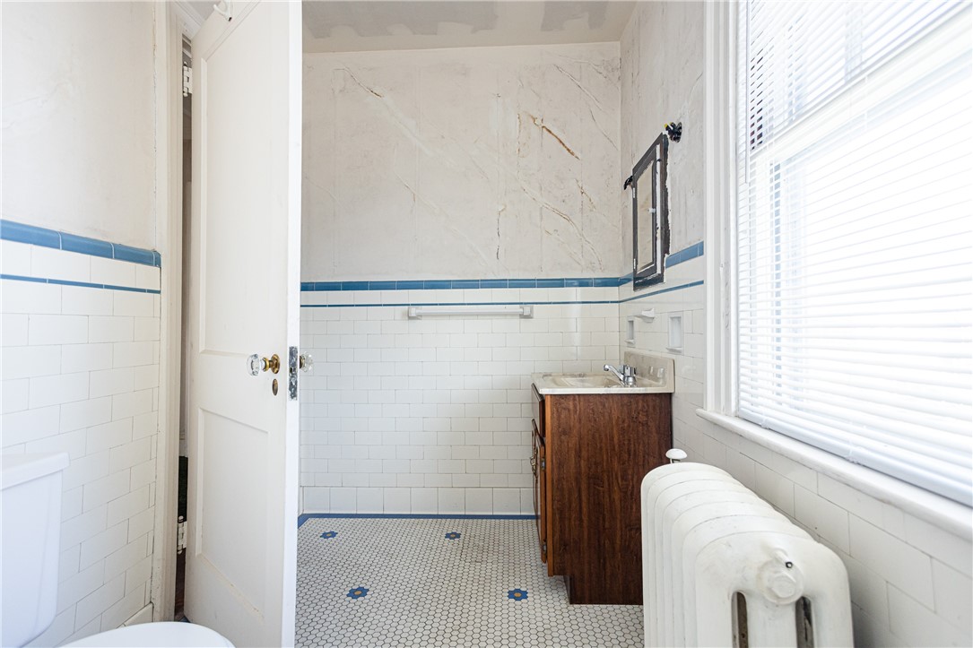 105 West Main Road Middletown, RI 02842 - Photo 24 of 28