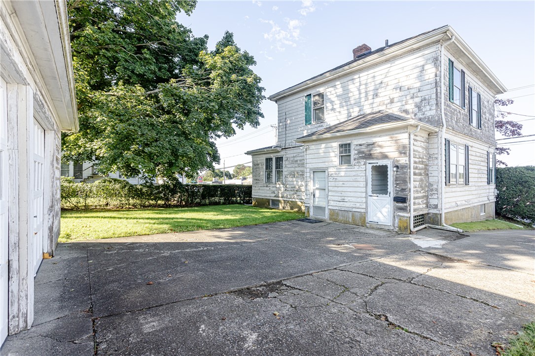 105 West Main Road Middletown, RI 02842 - Photo 3 of 28