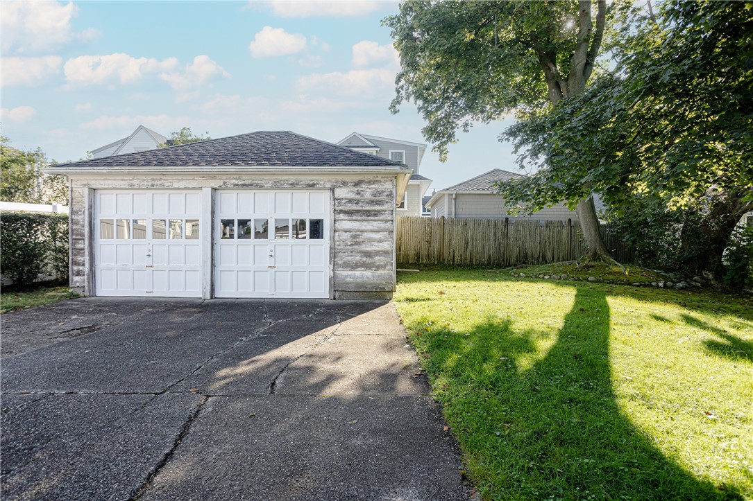 105 West Main Road Middletown, RI 02842 - Photo 4 of 28