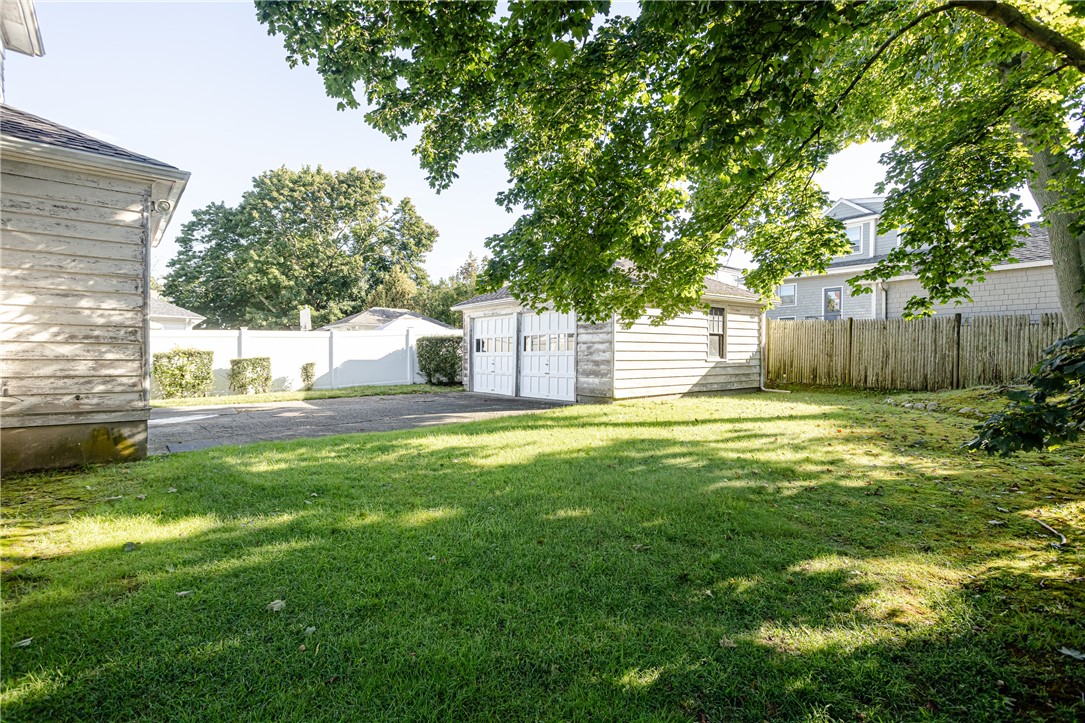 105 West Main Road Middletown, RI 02842 - Photo 5 of 28