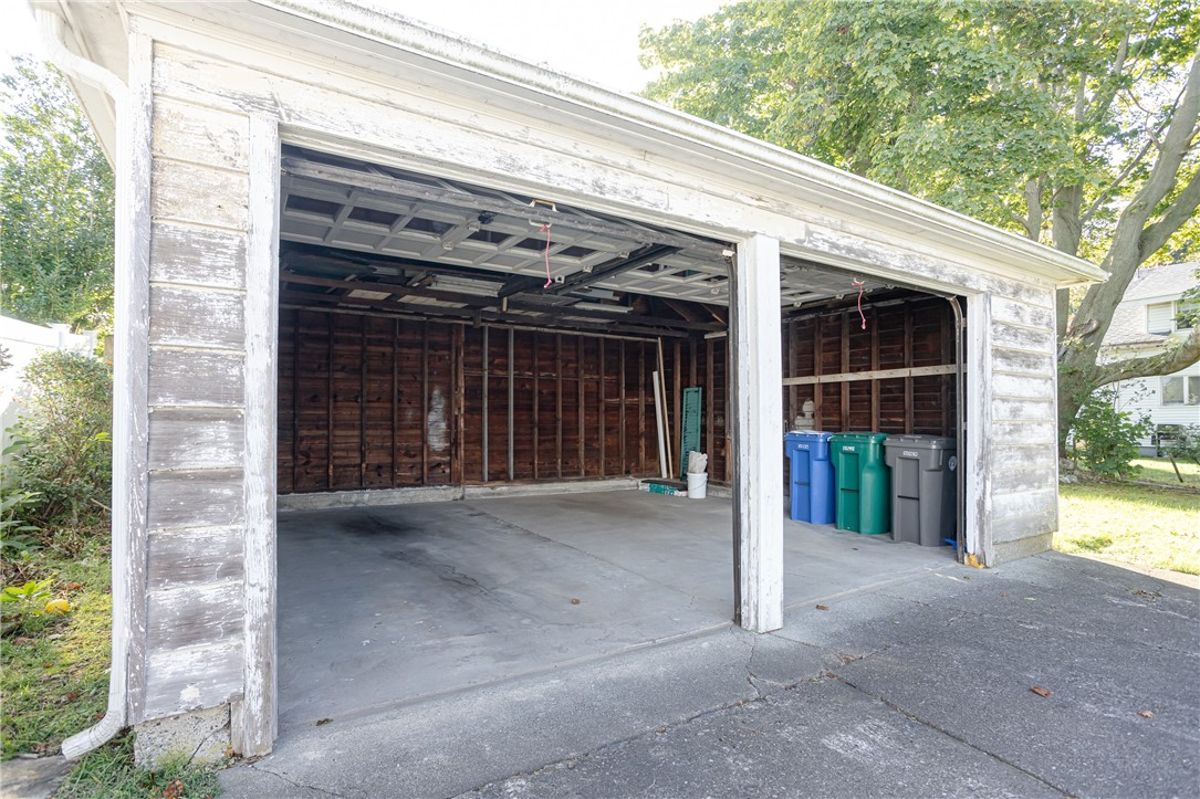 105 West Main Road Middletown, RI 02842 - Photo 7 of 28