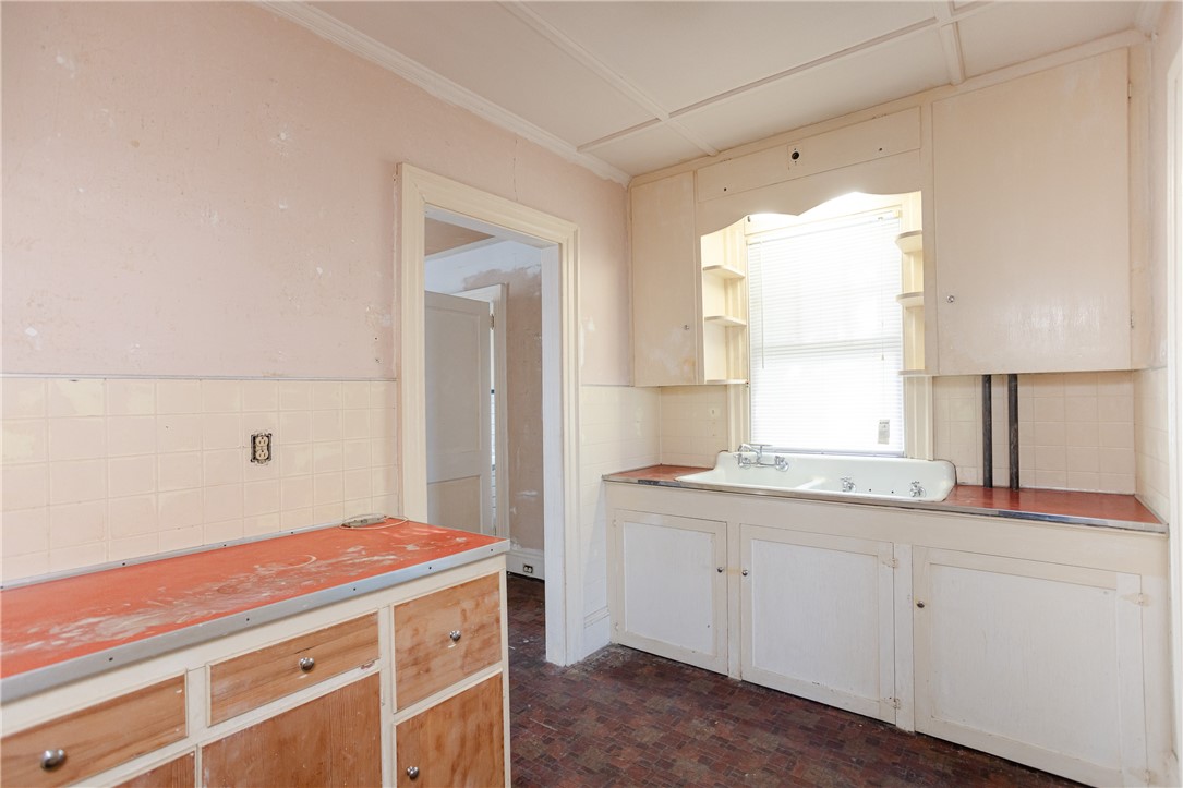 105 West Main Road Middletown, RI 02842 - Photo 8 of 28