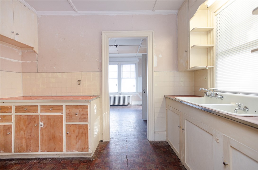 105 West Main Road Middletown, RI 02842 - Photo 9 of 28