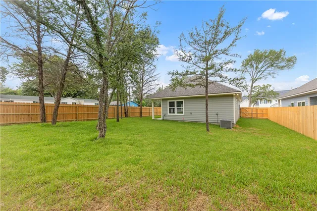 a view of a house with a backyard