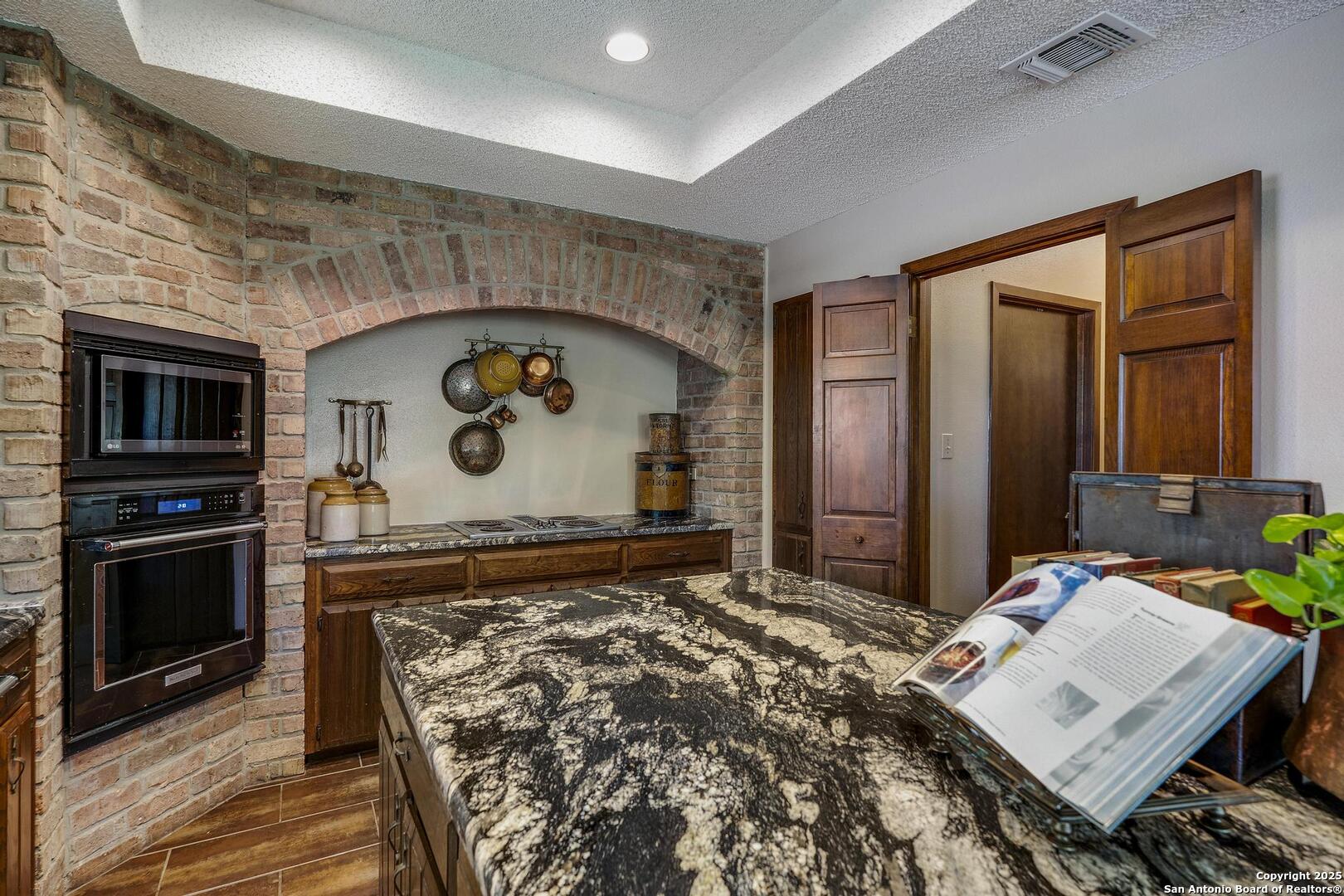 127 Siebeneicher Road Boerne, TX 78006 - Photo 17 of 50 a view of living room