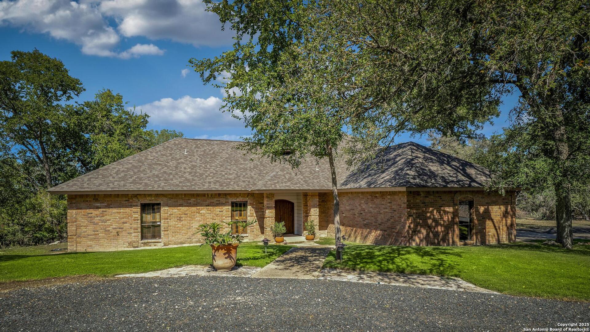 127 Siebeneicher Road Boerne, TX 78006 - Photo 2 of 50 a front view of a house with garden