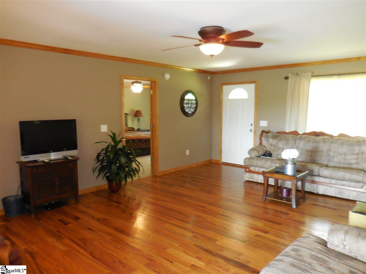 1346 Gravley Road Pickens, SC 29671 - Photo 3 of 34