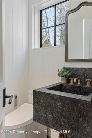 a bathroom with a toilet