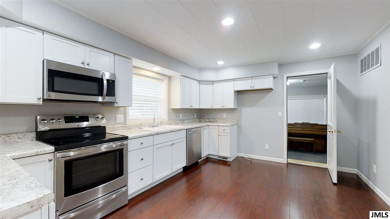 129 Plymouth Road Jackson, MI 49201 - Photo 14 of 29 Photo 14