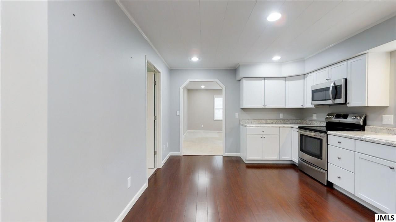 129 Plymouth Road Jackson, MI 49201 - Photo 17 of 29 Photo 17