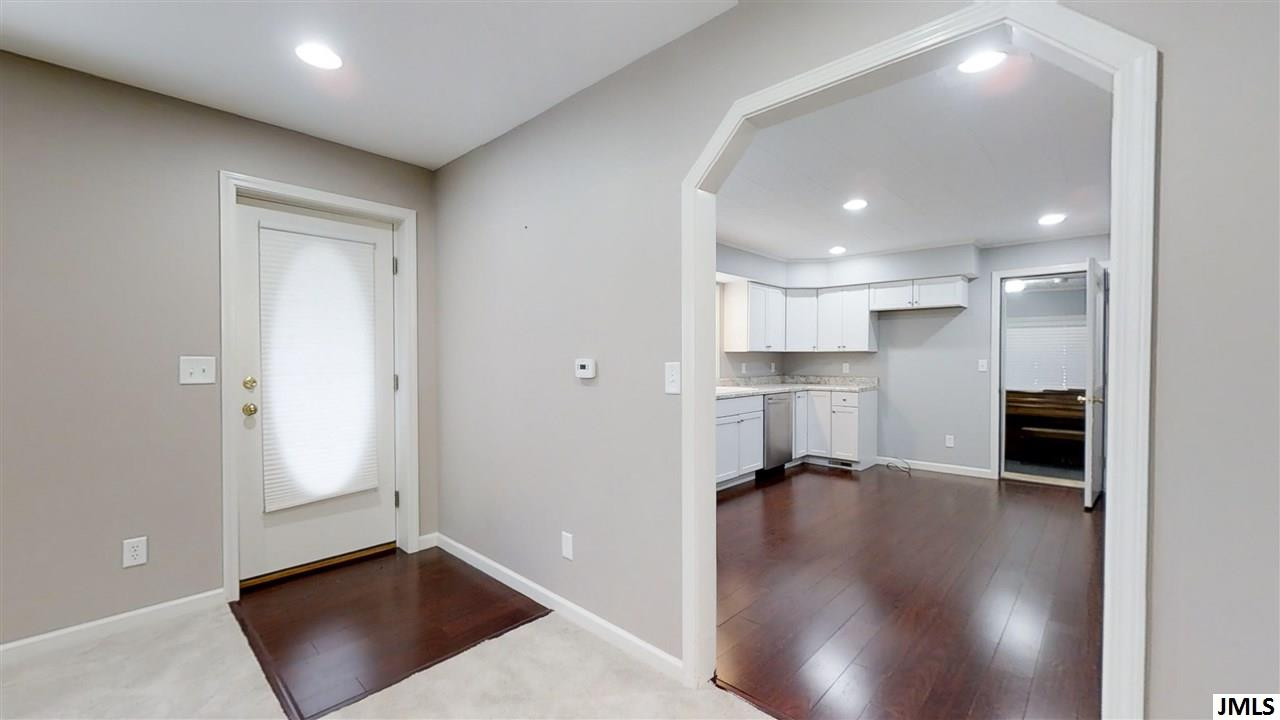 129 Plymouth Road Jackson, MI 49201 - Photo 3 of 29 Photo 3