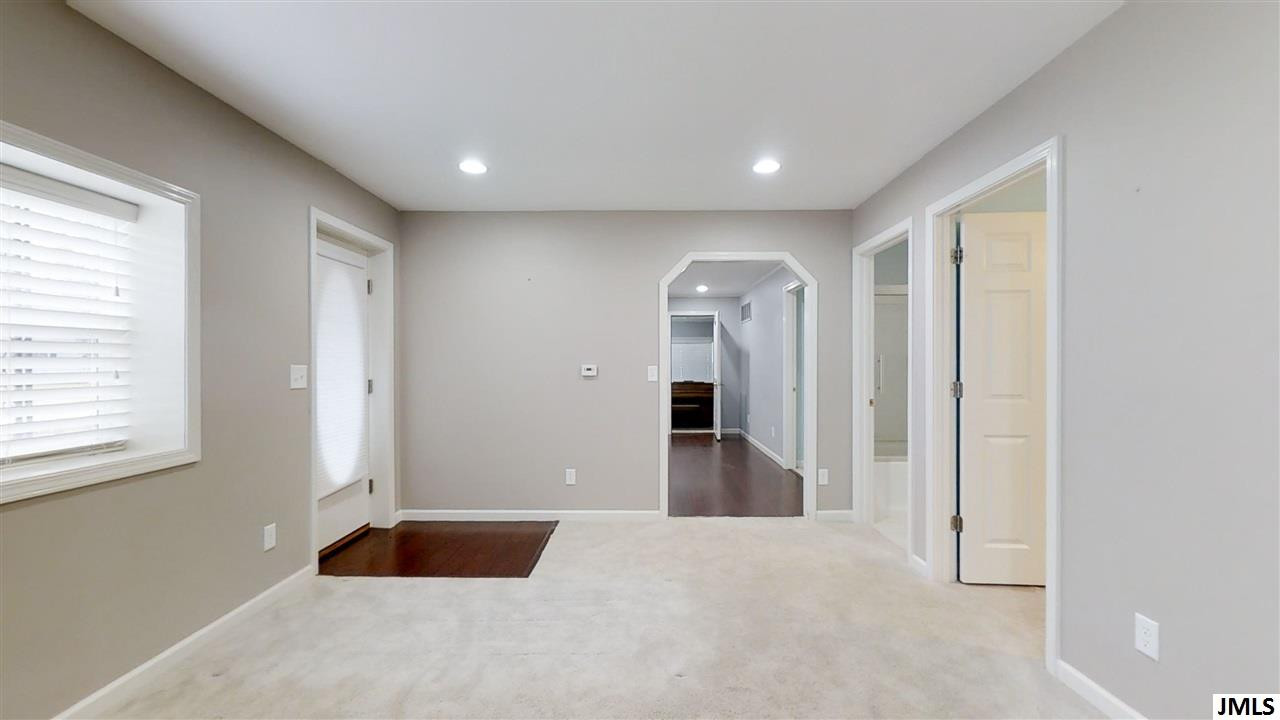 129 Plymouth Road Jackson, MI 49201 - Photo 4 of 29 Photo 4