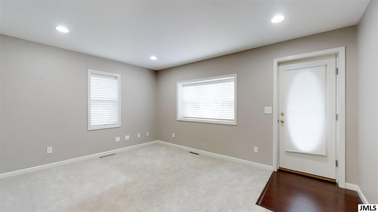 129 Plymouth Road Jackson, MI 49201 - Photo 5 of 29 Photo 5