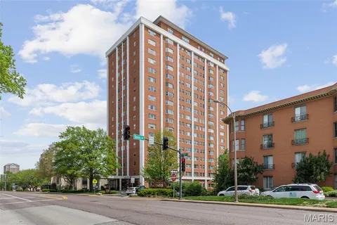 $240,000 | 710 South Hanley Road, Unit 7B, St. Louis, MO 63105