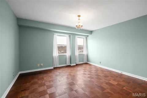 $240,000 | 710 South Hanley Road, Unit 7B, St. Louis, MO 63105