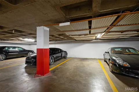 $240,000 | 710 South Hanley Road, Unit 7B, St. Louis, MO 63105