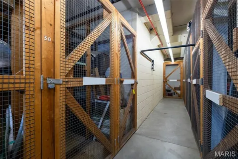 $240,000 | 710 South Hanley Road, Unit 7B, St. Louis, MO 63105