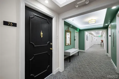 $240,000 | 710 South Hanley Road, Unit 7B, St. Louis, MO 63105