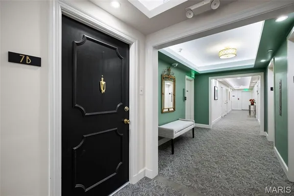 $240,000 | 710 South Hanley Road, Unit 7B, St. Louis, MO 63105