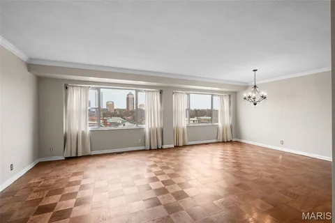 $240,000 | 710 South Hanley Road, Unit 7B, St. Louis, MO 63105