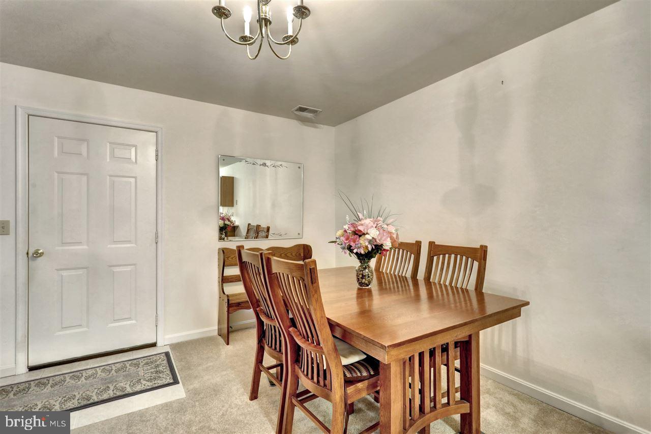 3076 Lakefield Road York, PA 17402 - Photo 6 of 24 Gallery Image 6