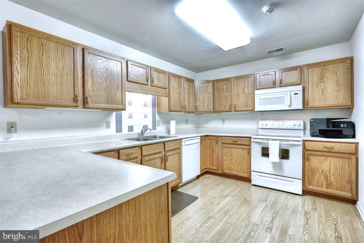 3076 Lakefield Road York, PA 17402 - Photo 8 of 24 Gallery Image 8