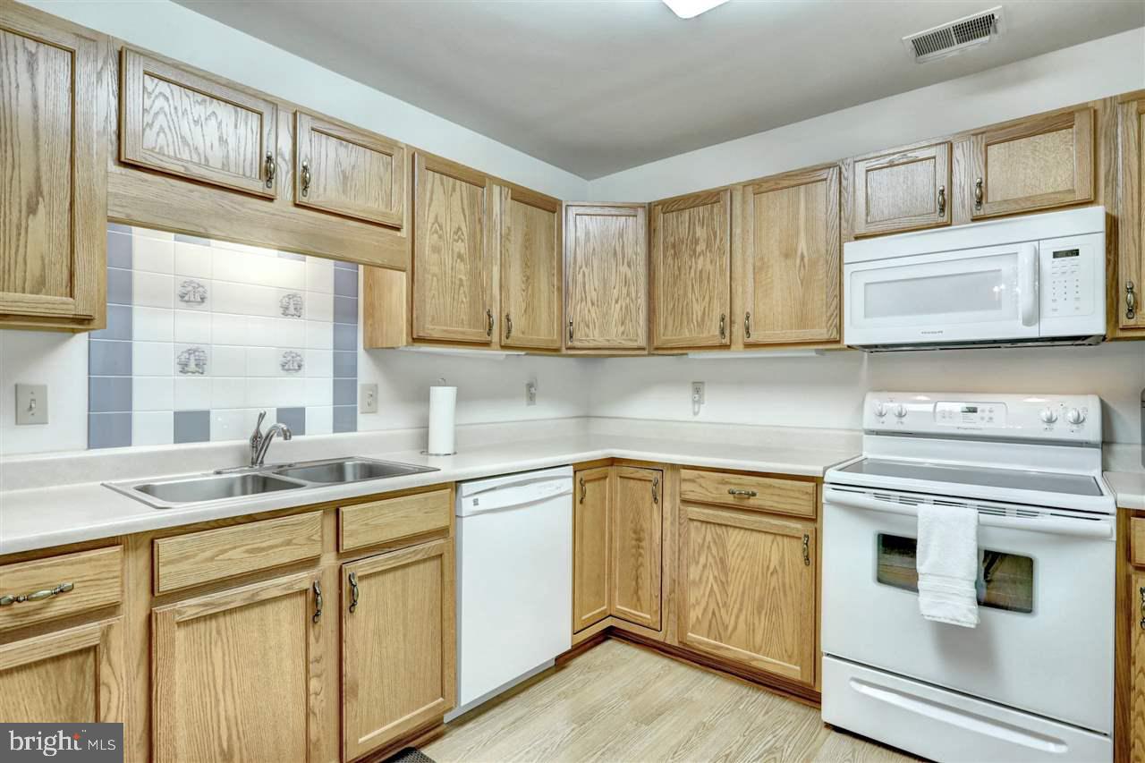 3076 Lakefield Road York, PA 17402 - Photo 10 of 24 Gallery Image 10