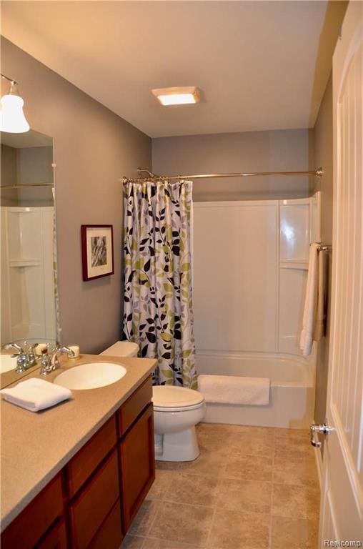7026 Oakhurst Ridge Road Clarkston, MI 48348 - Photo 24 of 30