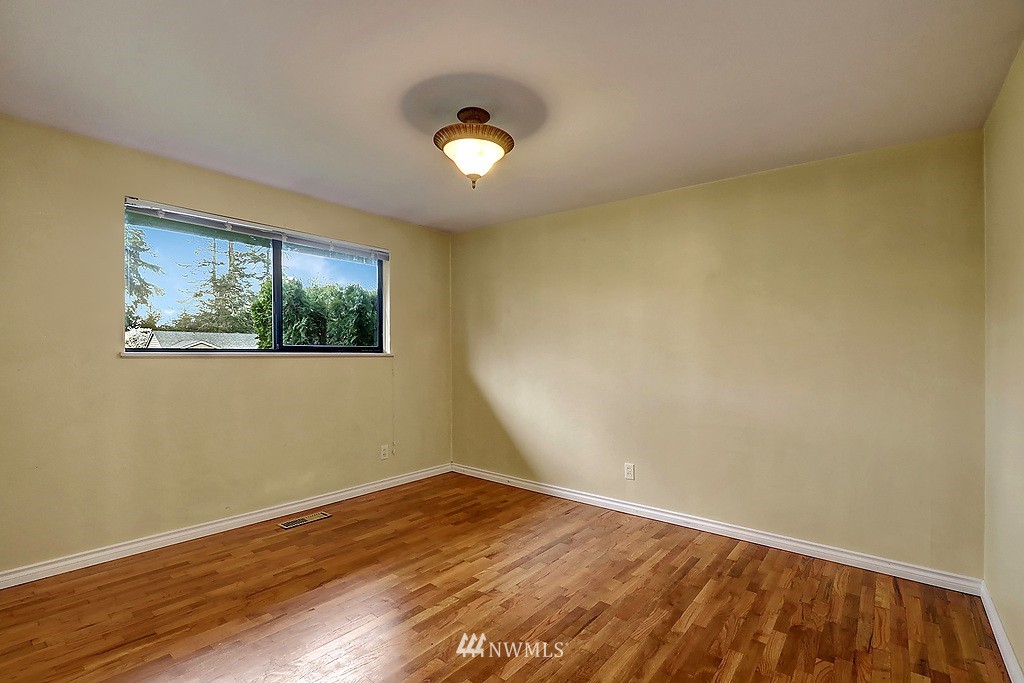 8113 215th Place Southwest Edmonds, WA 98026 - Photo 14 of 18 Gallery Image 14