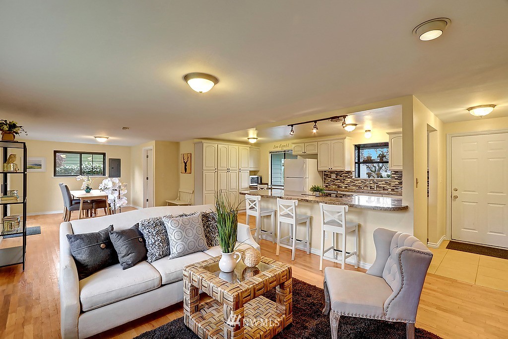 8113 215th Place Southwest Edmonds, WA 98026 - Photo 9 of 18 Gallery Image 9