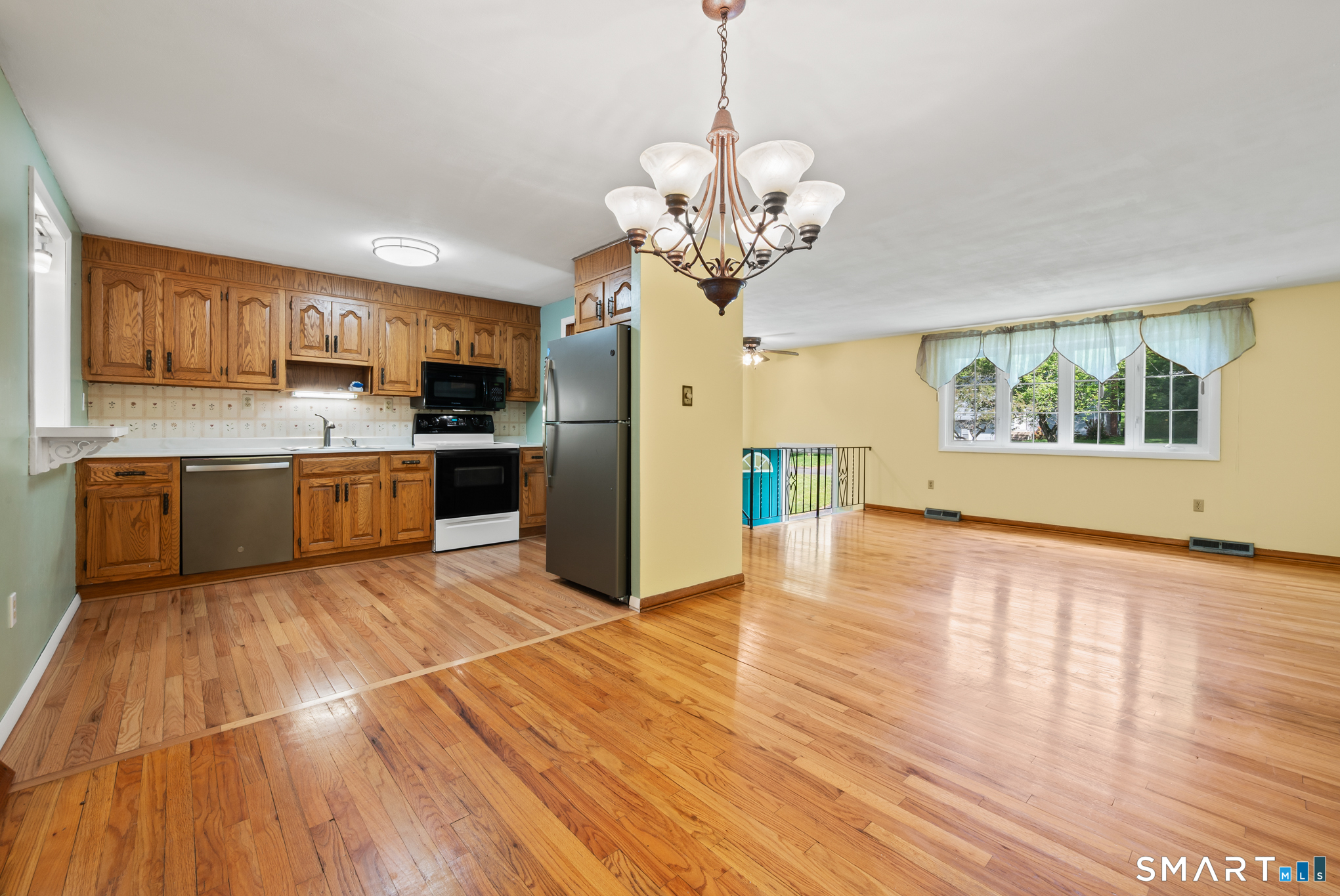 10 Susan Road Vernon, CT 06066 - Photo 8 of 40