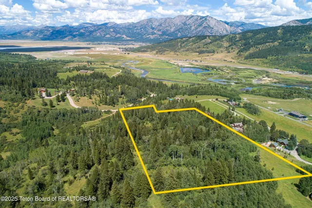 $1,895,000 | 791 Lonesome Dove Trail, Alpine, WY 83128