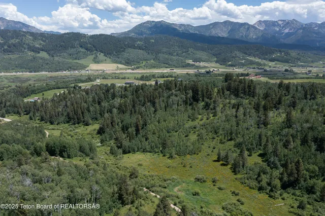 $1,895,000 | 791 Lonesome Dove Trail, Alpine, WY 83128