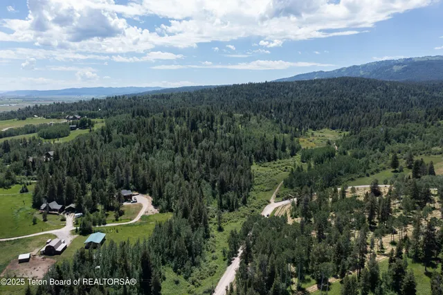 $1,895,000 | 791 Lonesome Dove Trail, Alpine, WY 83128