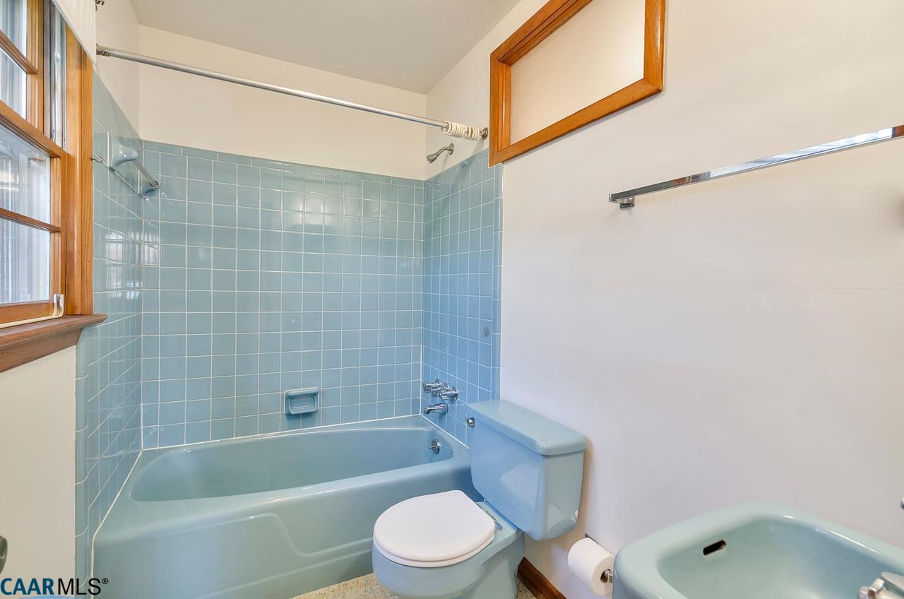 706 McIntire Road Charlottesville, VA 22902 - Photo 9 of 25 Master bath