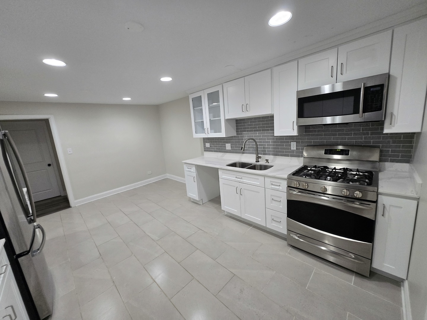813 Chicago Road Chicago Heights, IL 60411 - Photo 6 of 29