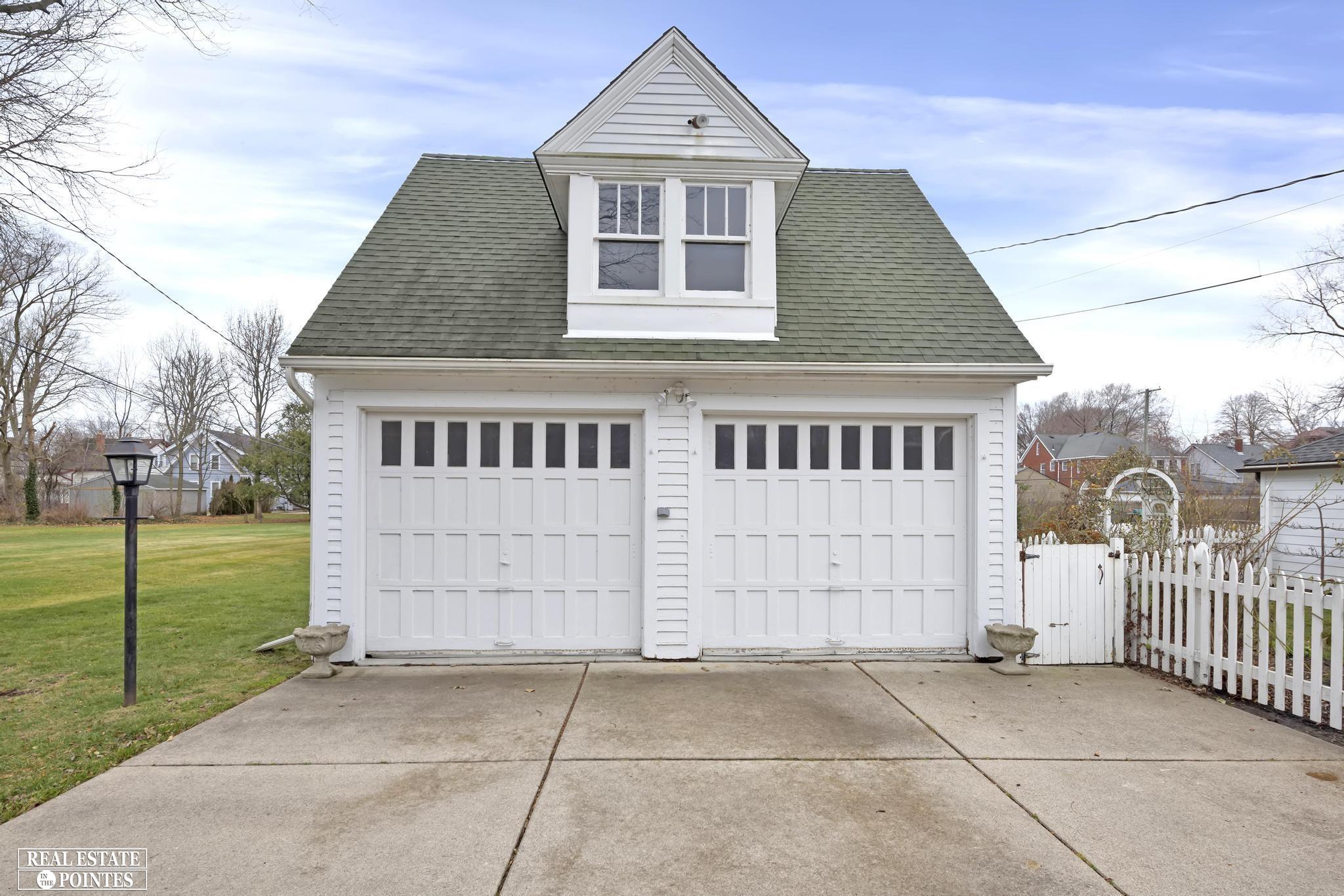 877 Washington Road Grosse Pointe, MI 48230 - Photo 38 of 44