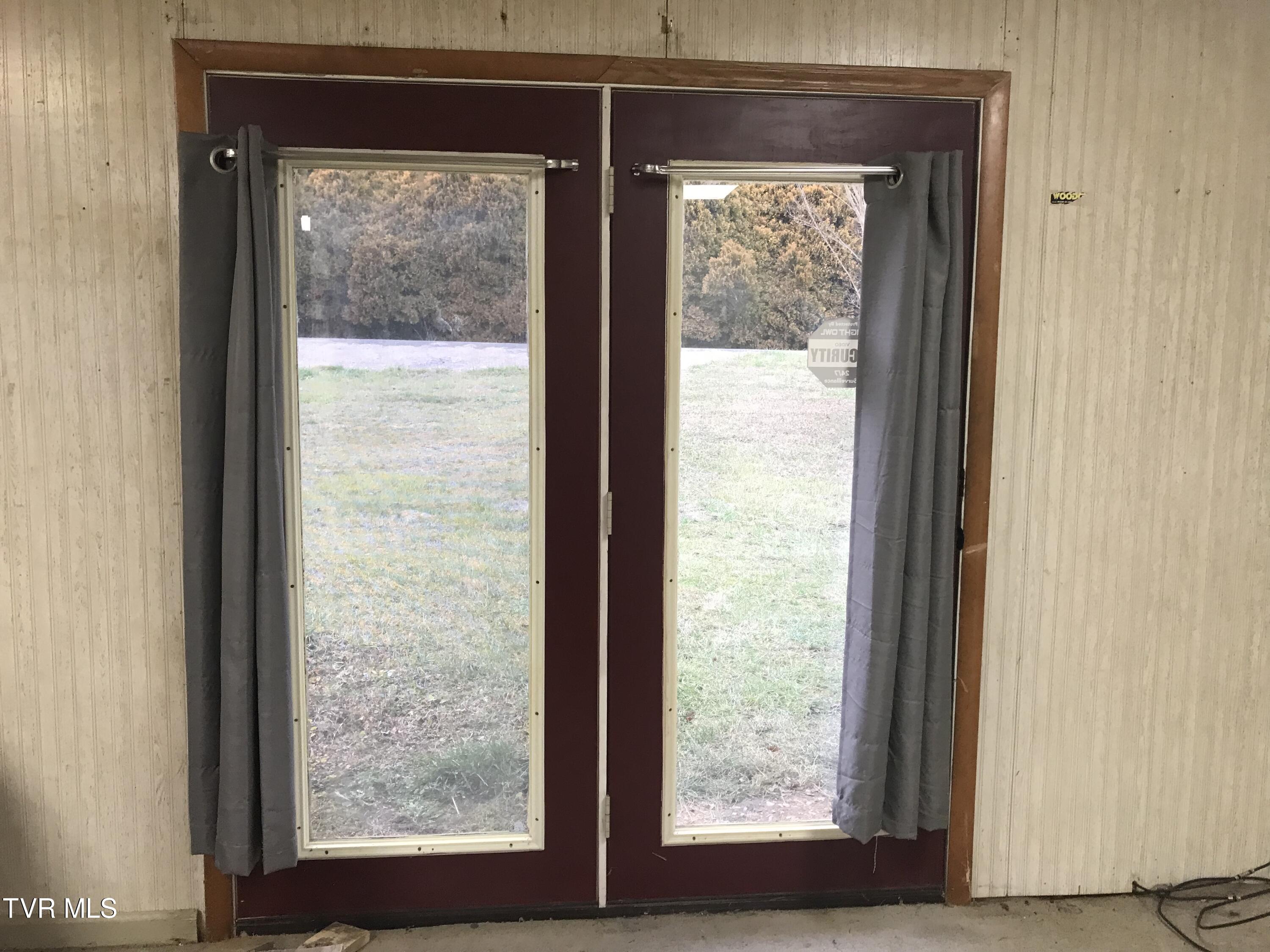 1162 Blue Springs Road Elizabethton, TN 37643 - Photo 12 of 38 AOOR LEADING OUT TO BACK DECK