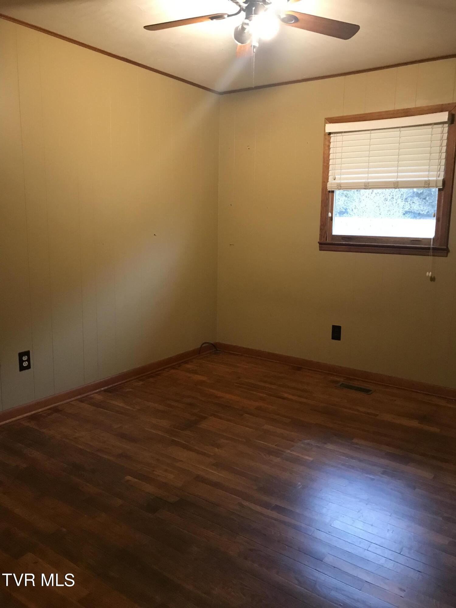 1162 Blue Springs Road Elizabethton, TN 37643 - Photo 15 of 38 BR 2 CEILING FANS