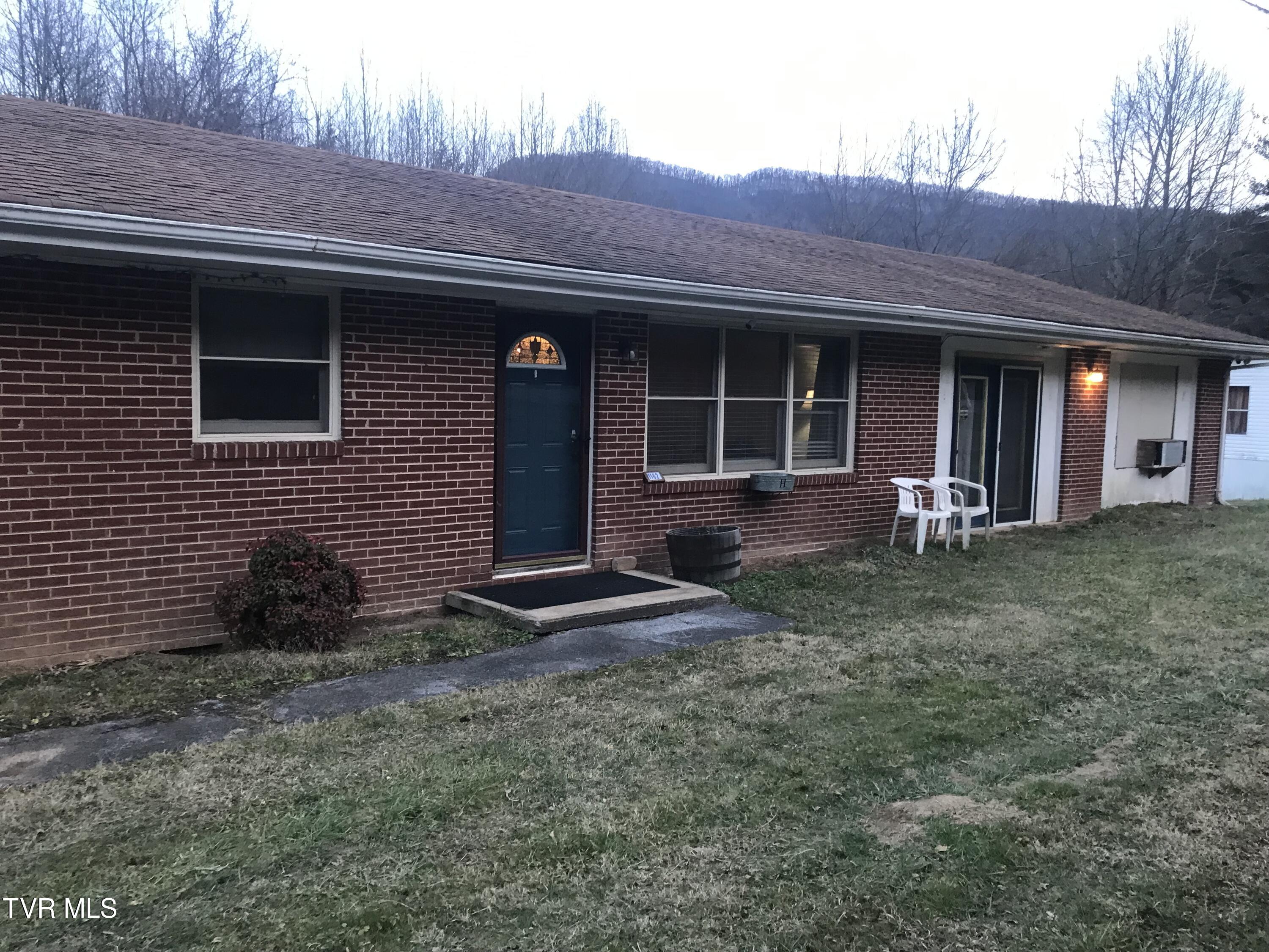 1162 Blue Springs Road Elizabethton, TN 37643 - Photo 2 of 38 ONE LEVEL BRICK RANCH