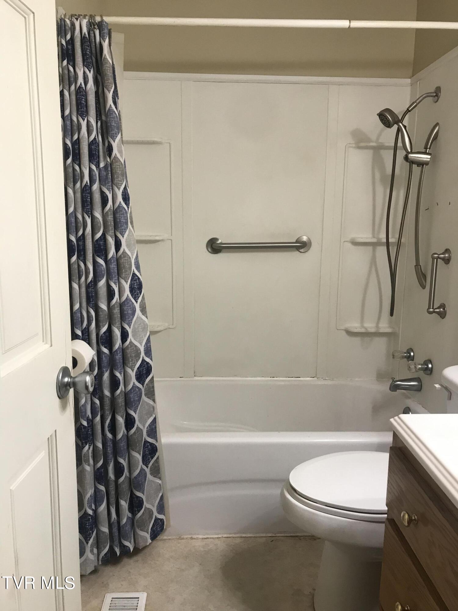 1162 Blue Springs Road Elizabethton, TN 37643 - Photo 21 of 38 HALL FULL BATH
