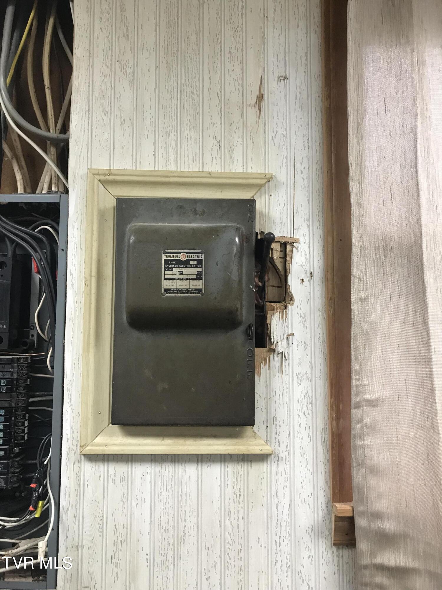 1162 Blue Springs Road Elizabethton, TN 37643 - Photo 36 of 38 ELECTRIC BOX