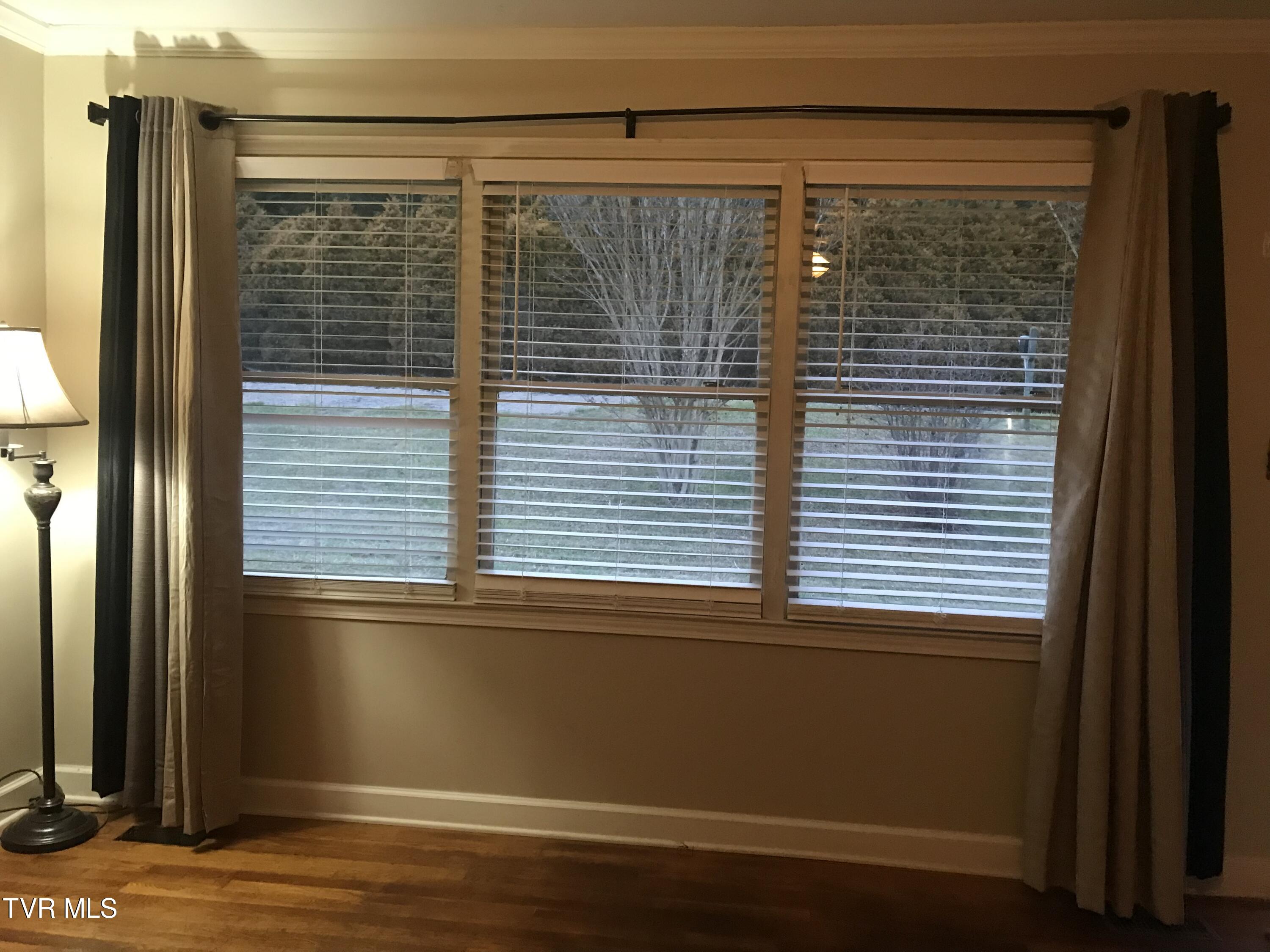 1162 Blue Springs Road Elizabethton, TN 37643 - Photo 5 of 38 LARGE PICTURE WINDOW IN LR