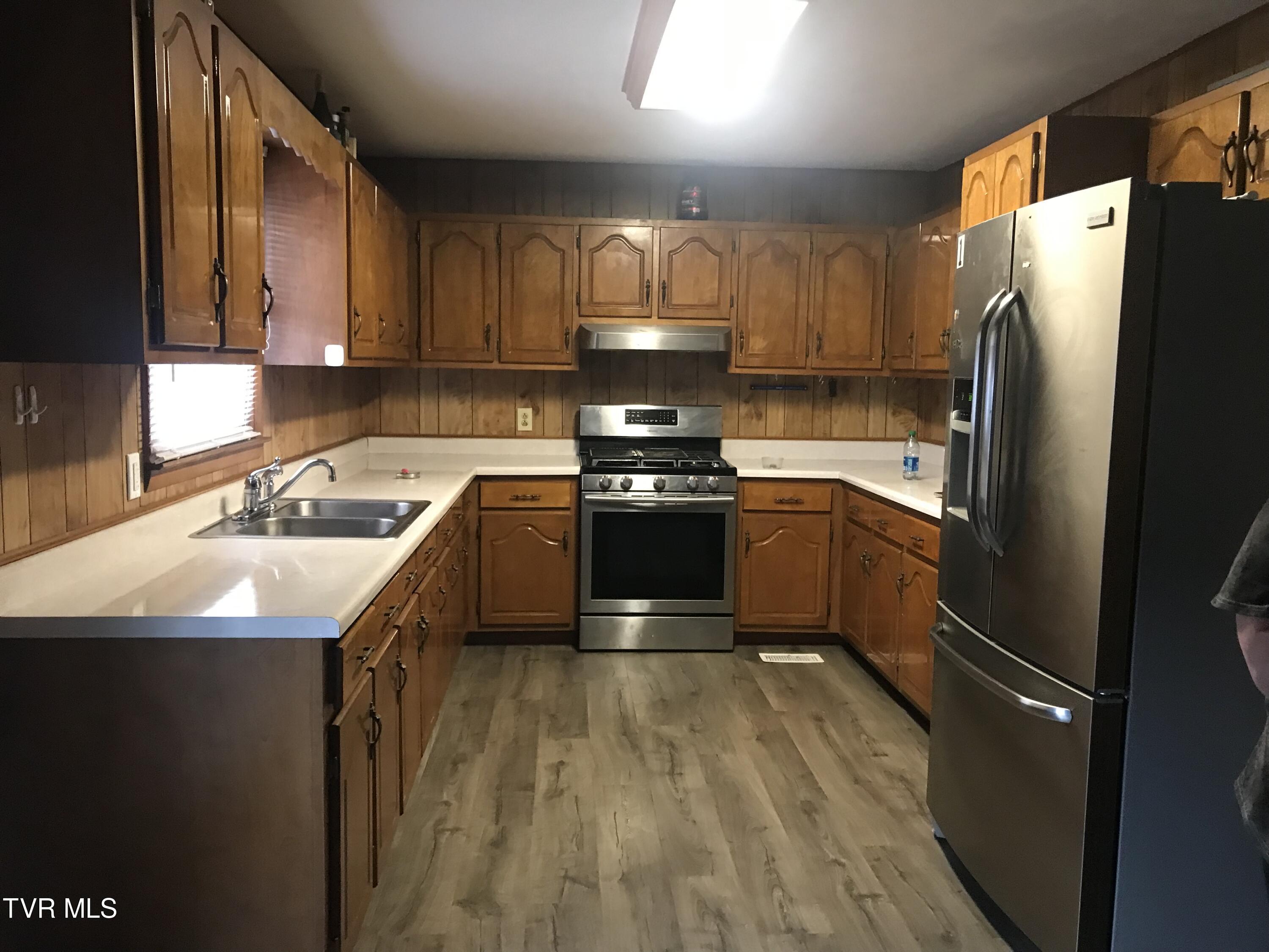 1162 Blue Springs Road Elizabethton, TN 37643 - Photo 7 of 38 6E25585D-AF8D-42DE-BCAF-93A23B6418C5