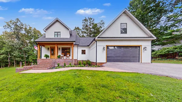 $699,000 | 183 Country Wood Drive, Paris, TN 38242