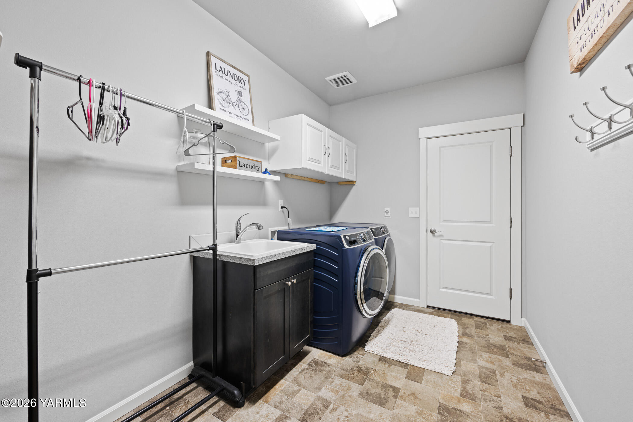 1425 Valhalla Loop Selah, WA 98942 - Photo 12 of 33 LAUNDRY