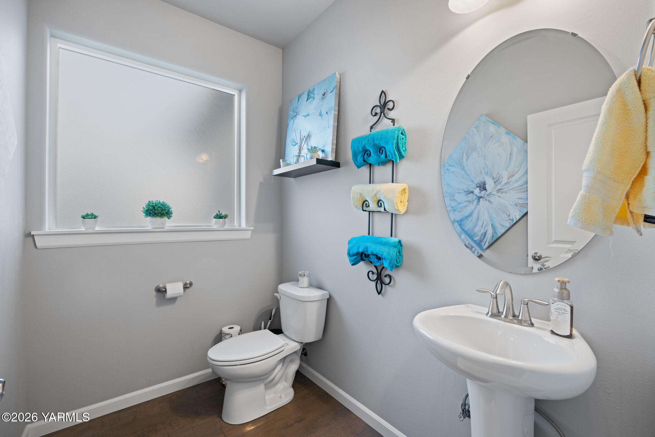 1425 Valhalla Loop Selah, WA 98942 - Photo 17 of 33 Half Bathroom